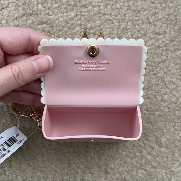 Bath & Body Works Pink Scallop Bow Snap Case PocketBac Holder - Picture 8 of 16